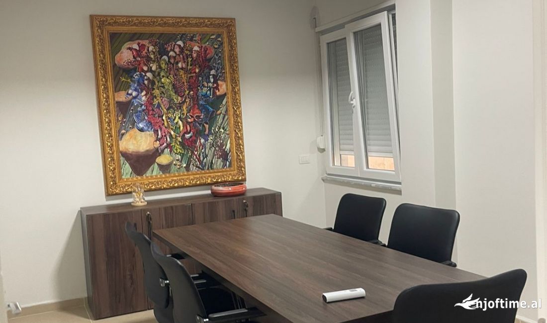 Ambient per klinika ose zyra, rruga e Kosovareve!