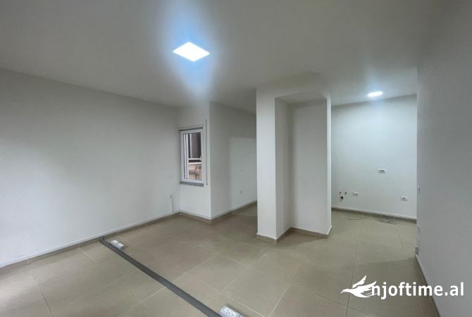 Apartament per zyra Rruga e Kosovareve!