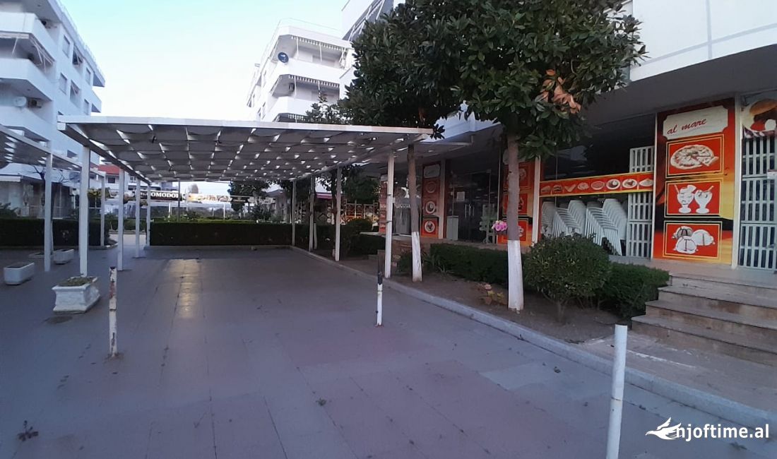 Shitet super ambjent biznesi (dyqan) ne Kompleksin Fishta Velipoje