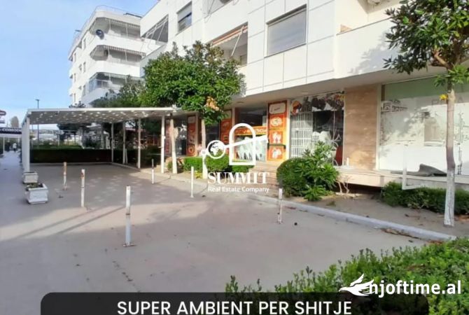 Ambiente Commerciale in Vendita 2+1 a Scutari - 176,000 Euro