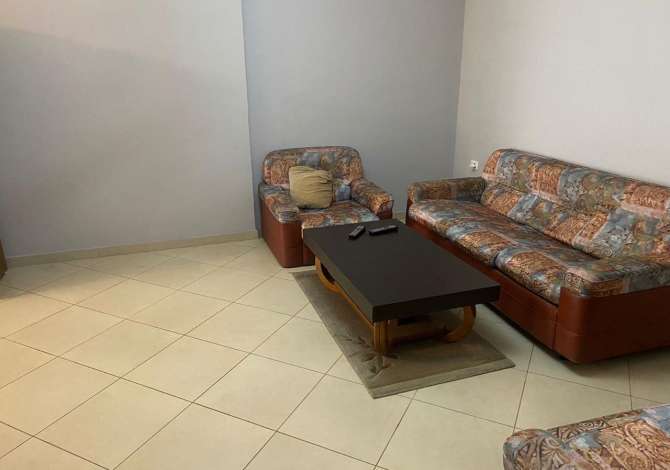 Shtepi ne shitje Apartament ne Tirane, 2+1, Mobilimi E mobiluar, Pagesa 152,500  Euro.