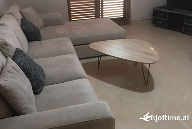 JEPET ME QIRA SHTEPI PRIVATE 2+1