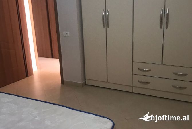 Shtepi me qera Apartament ne Tirane, 2+1, Mobilimi E mobiluar, Pagesa 550  Euro.