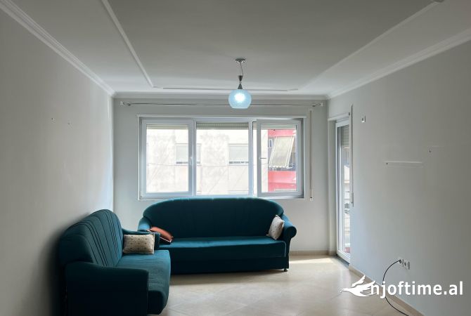 Shtepi ne shitje Apartament ne Tirane, 2+1, Mobilimi Pjeserisht e mobiluar, Pagesa 140,000  Euro.