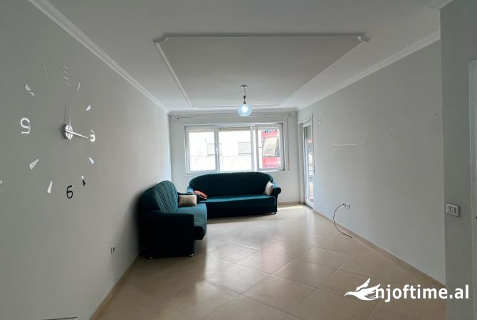 Shtepi ne shitje Apartament ne Tirane, 2+1, Mobilimi Pjeserisht e mobiluar, Pagesa 140,000  Euro.