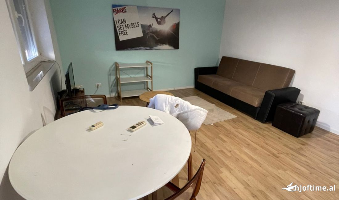 Shtepi me qera Apartament ne Tirane, 1+1, Mobilimi Pjeserisht e mobiluar, Pagesa 550  Euro.