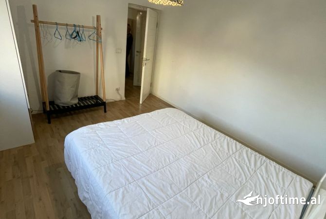 Shtepi me qera Apartament ne Tirane, 1+1, Mobilimi Pjeserisht e mobiluar, Pagesa 550  Euro.