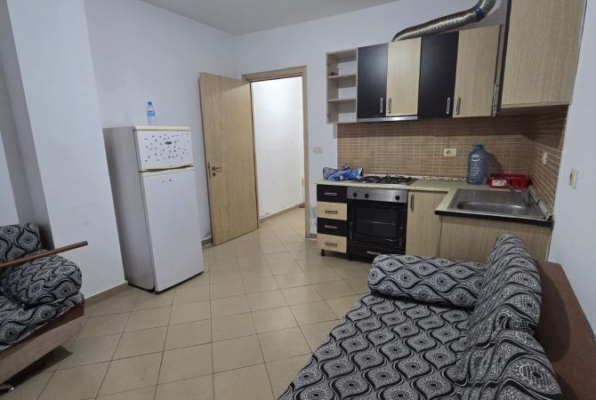Shtepi ne shitje Apartament ne Tirane, 1+1, Mobilimi Bosh, pa mobiluar, Pagesa 76,500  Euro.