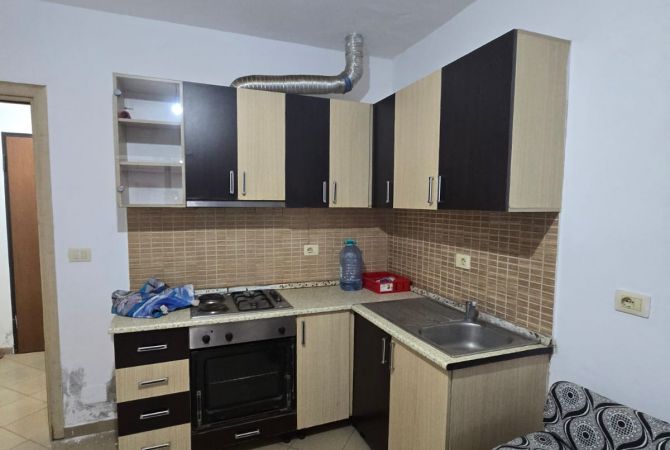 Shtepi ne shitje Apartament ne Tirane, 1+1, Mobilimi Bosh, pa mobiluar, Pagesa 76,500  Euro.