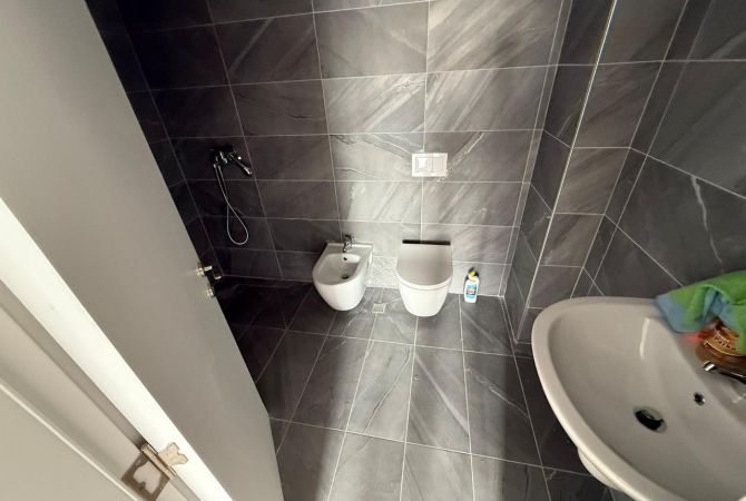 Shtepi me qera Apartament ne Tirane, 1+1, Mobilimi Bosh, pa mobiluar, Pagesa 500  Euro.