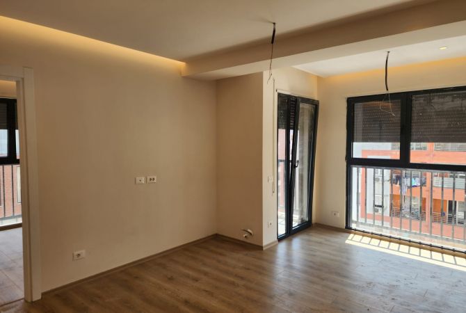 Shtepi me qera Apartament ne Tirane, 2+1, Mobilimi Bosh, pa mobiluar, Pagesa 500  Euro.
