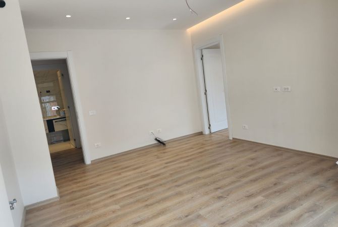 Shtepi me qera Apartament ne Tirane, 2+1, Mobilimi Bosh, pa mobiluar, Pagesa 500  Euro.