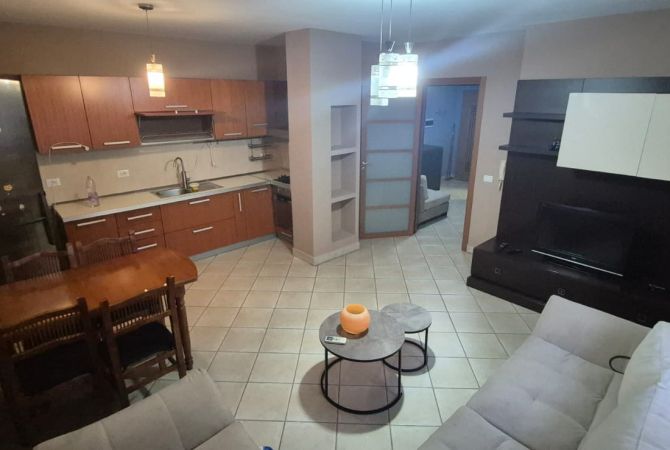 Shtepi me qera Apartament ne Tirane, 2+1, Mobilimi E mobiluar, Pagesa 65,000  Leke.