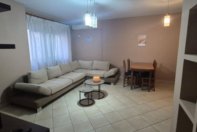Shtepi me qera Apartament ne Tirane, 2+1, Mobilimi E mobiluar, Pagesa 65,000  Leke.
