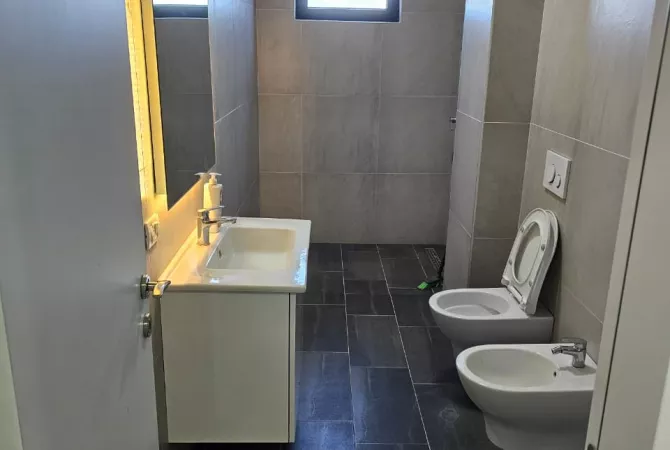 Appartamento in affitto a Tirana 1+1, Vuoto