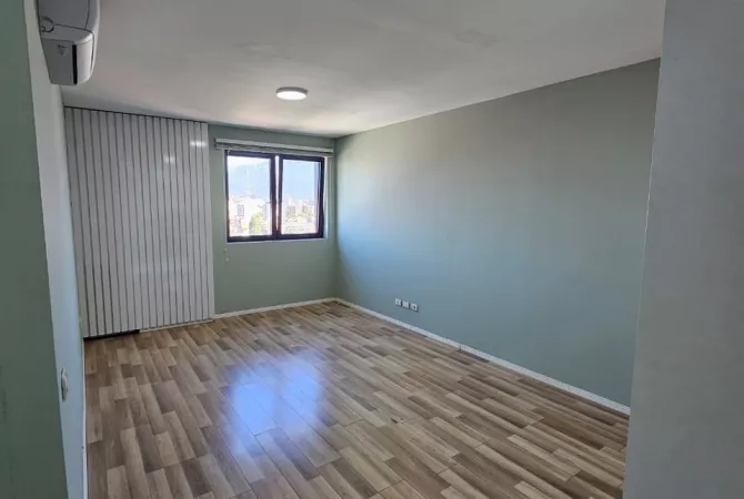 Appartamento in affitto a Tirana 1+1, Vuoto