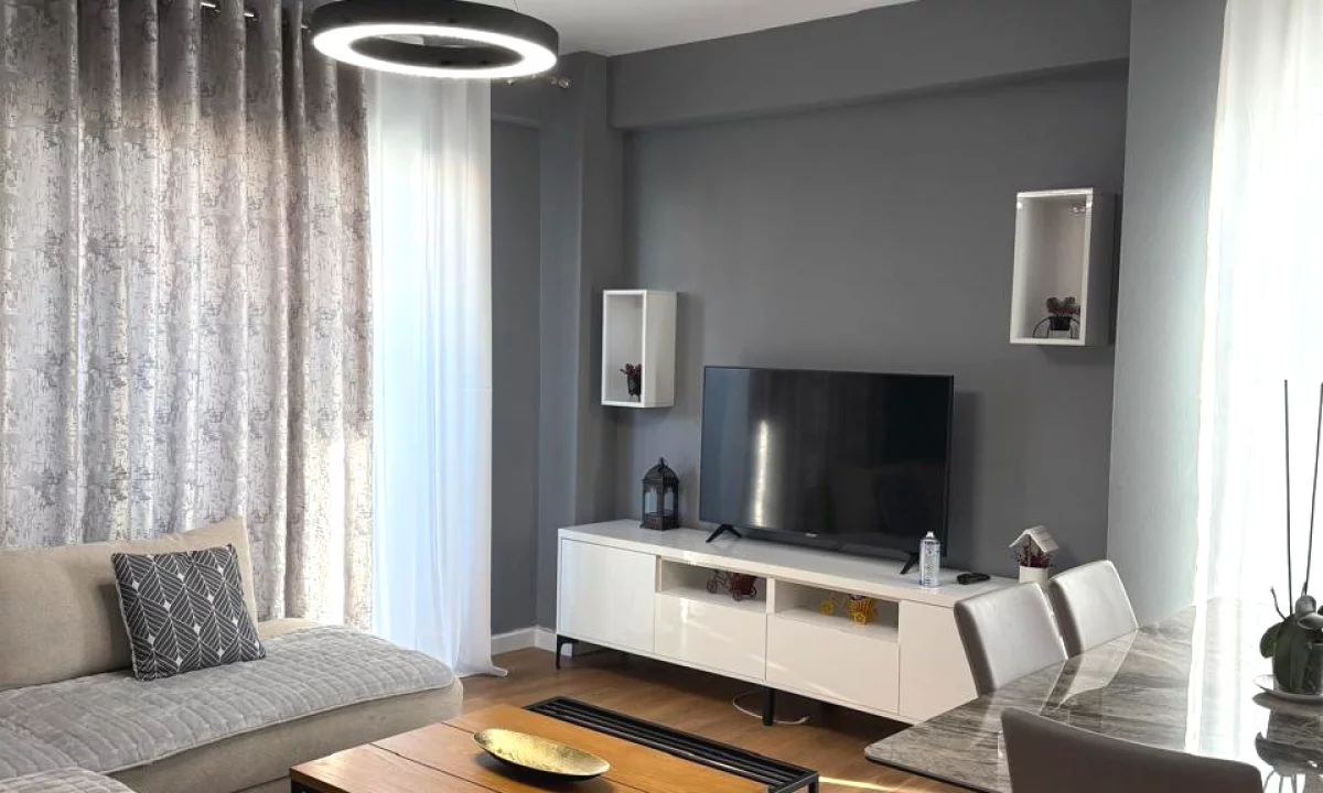 Shtepi me qera Apartament ne Tirane, 2+1, Mobilimi E mobiluar, Pagesa 750  Euro.