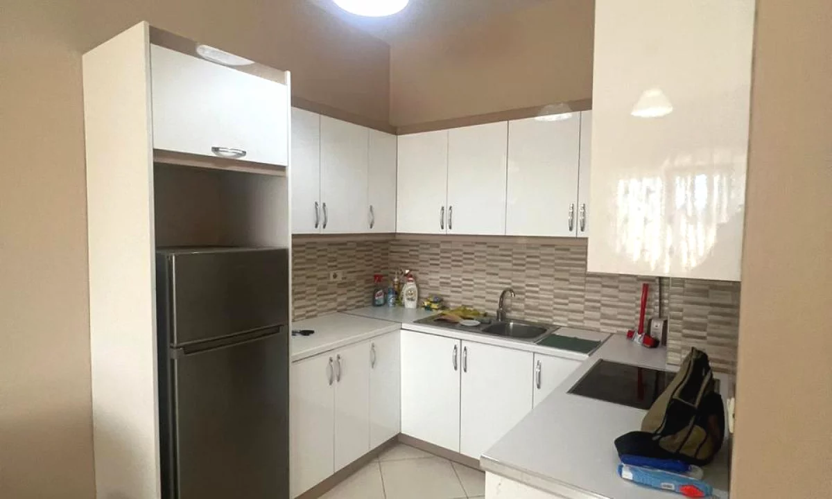 Shtepi ne shitje Apartament ne Tirane, 1+1, Mobilimi E mobiluar, Pagesa 117,000  Euro.