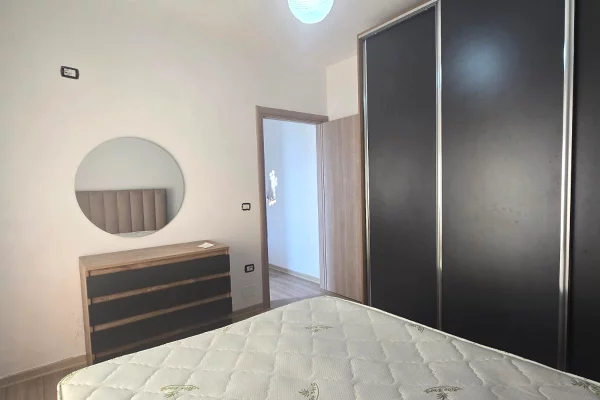 Shtepi me qera Apartament ne Tirane, 1+1, Mobilimi E mobiluar, Pagesa 40,000  Leke.