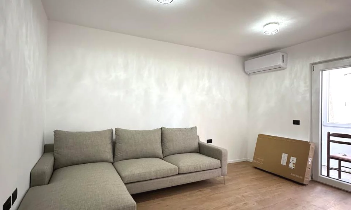 Shtepi me qera Apartament ne Tirane, 1+1, Mobilimi E mobiluar, Pagesa 500  Euro.