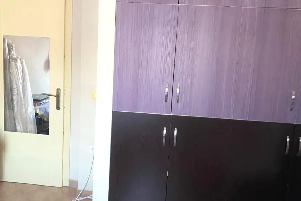 Shtepi ne shitje Apartament ne Tirane, 2+1, Mobilimi Bosh, pa mobiluar, Pagesa 13,600,000  Leke.