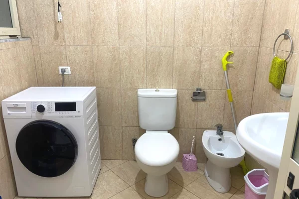 Shtepi ne shitje Apartament ne Tirane, 2+1, Mobilimi Bosh, pa mobiluar, Pagesa 13,600,000  Leke.