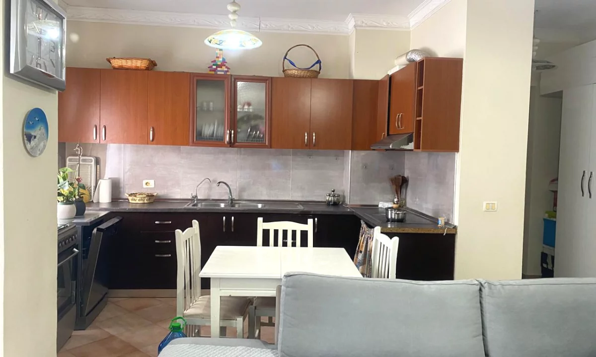 Shtepi ne shitje Apartament ne Tirane, 2+1, Mobilimi Bosh, pa mobiluar, Pagesa 13,600,000  Leke.