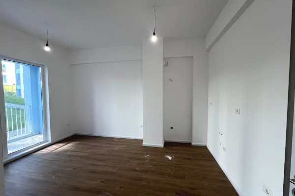 Shtepi ne shitje Apartament ne Tirane, 1+1, Mobilimi Bosh, pa mobiluar, Pagesa 68,000  Euro.