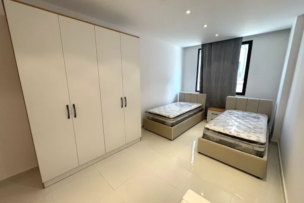 Shtepi me qera Apartament ne Tirane, 2+1, Mobilimi E mobiluar, Pagesa 1,000  Euro.