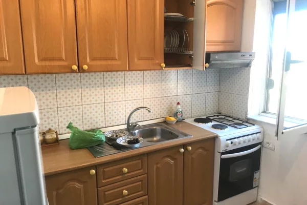 Shtepi me qera Apartament ne Tirane, 1+1, Mobilimi E mobiluar, Pagesa 35,000  Leke.