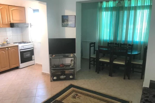 Shtepi me qera Apartament ne Tirane, 1+1, Mobilimi E mobiluar, Pagesa 35,000  Leke.