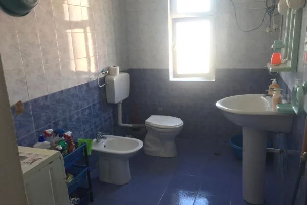 Shtepi me qera Apartament ne Tirane, 1+1, Mobilimi E mobiluar, Pagesa 35,000  Leke.