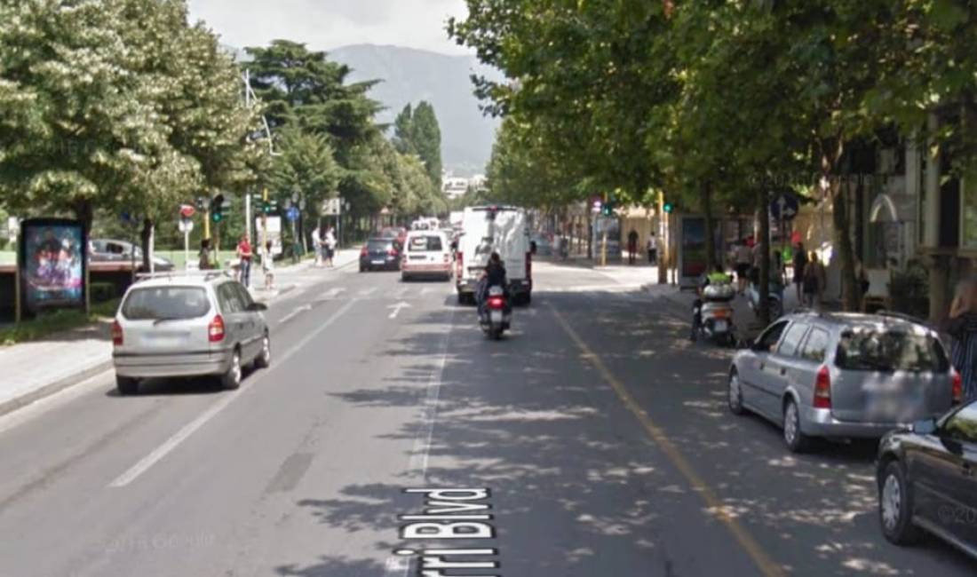 Ambient per Zyra me qera ne Bllok