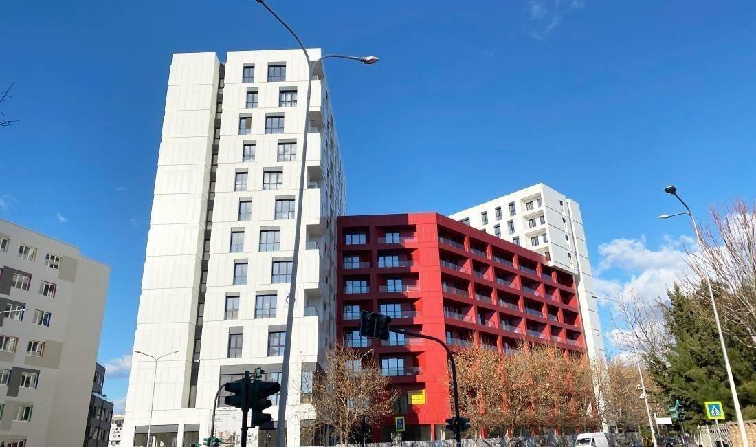 Dyqan me qera tek Farmacia 10