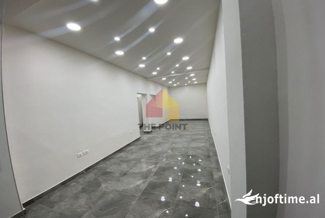 Ambiente Commerciale in Vendita 1+1 a Tirana - 525,000 Euro
