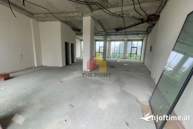 Ambiente Commerciale in Affitto 1+1 a Tirana - 4,000 Euro