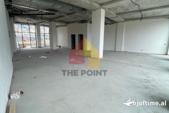 Ambiente Commerciale in Affitto 1+1 a Tirana - 4,000 Euro