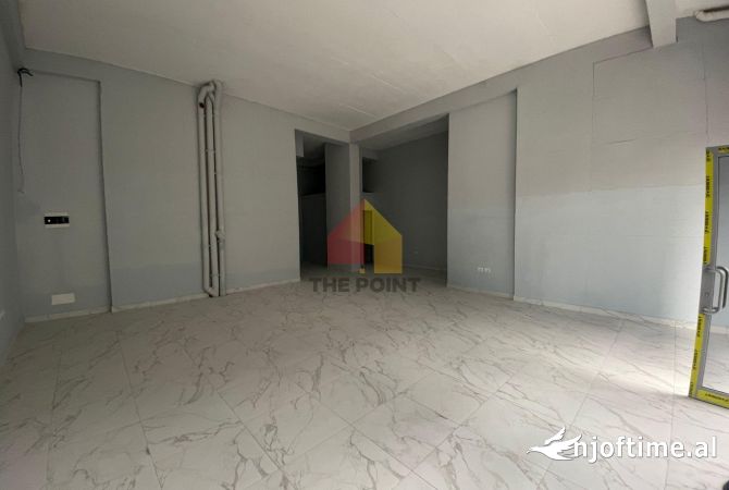 Ambiente Commerciale in Affitto 1+1 a Tirana - 2,500 Euro