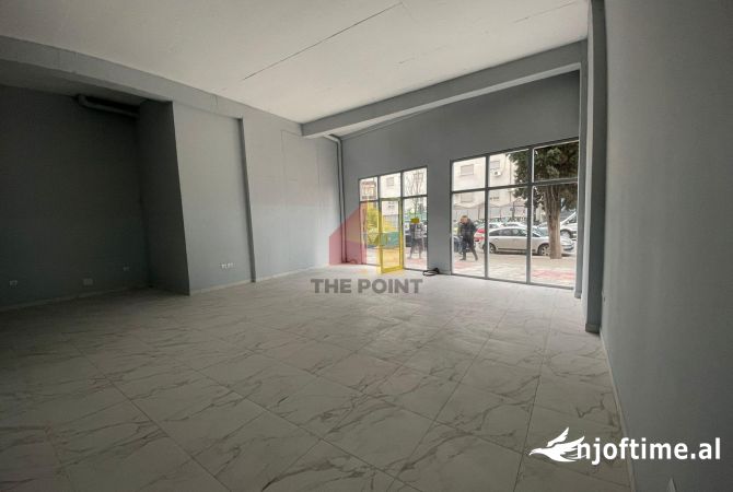 Ambiente Commerciale in Affitto 1+1 a Tirana - 2,500 Euro