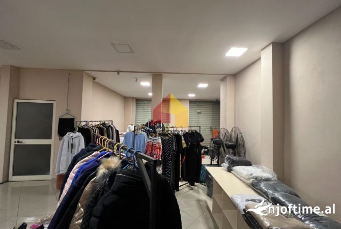 Ambiente Commerciale in Affitto 1+1 a Tirana - 3,000 Euro