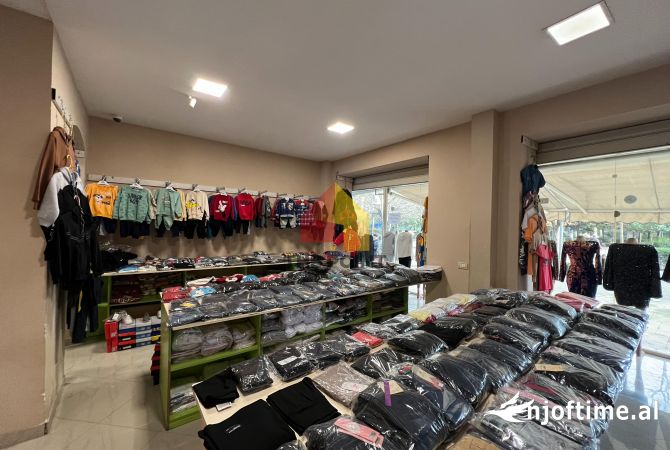 Ambiente Commerciale in Affitto 1+1 a Tirana - 3,000 Euro