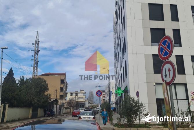 Ambiente Commerciale in Affitto 1+1 a Tirana - 750 Euro
