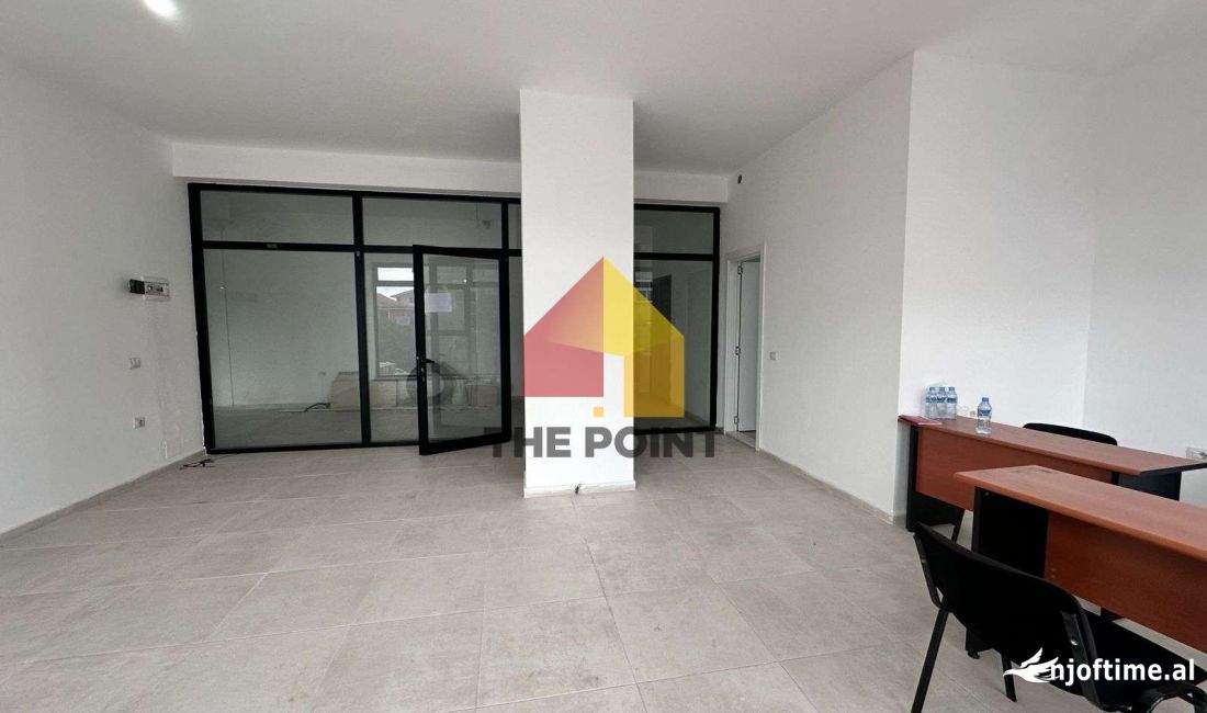 Ambient Komercial 60m2 ne shitje prane Parkut Ish Fusha Aviacionit!