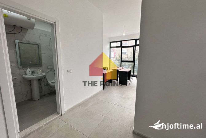 Ambient Komercial 60m2 ne shitje prane Parkut Ish Fusha Aviacionit!