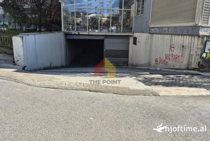 Ambiente Commerciale in Affitto 4+1 a Tirana - 1,200 Euro