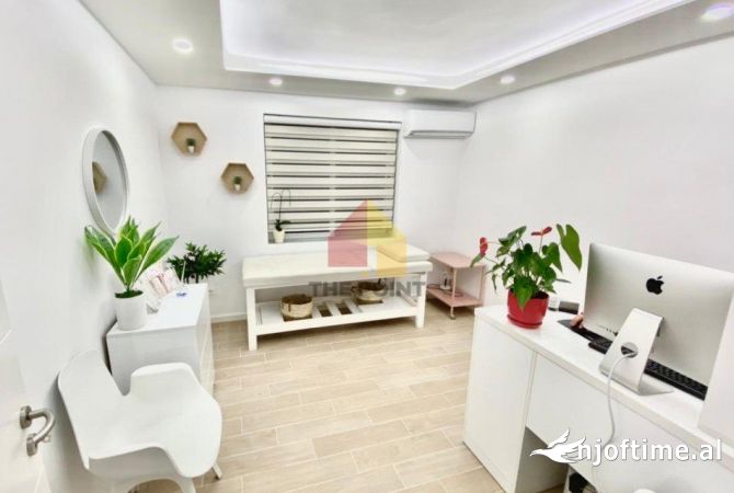 Ambiente Commerciale in Affitto 3+1 a Tirana - 800 Euro