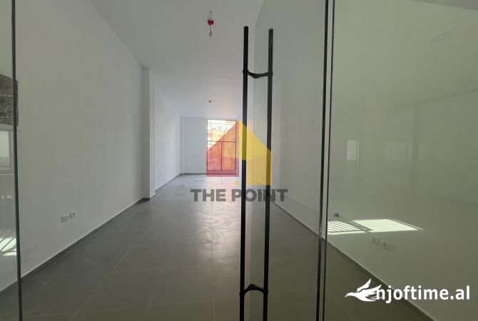 Ambiente Commerciale in Affitto 1+1 a Tirana - 1,300 Euro