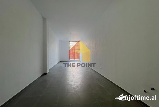 Ambiente Commerciale in Affitto 1+1 a Tirana - 1,300 Euro