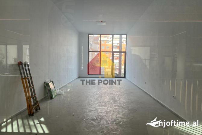 Ambiente Commerciale in Affitto 1+1 a Tirana - 1,400 Euro
