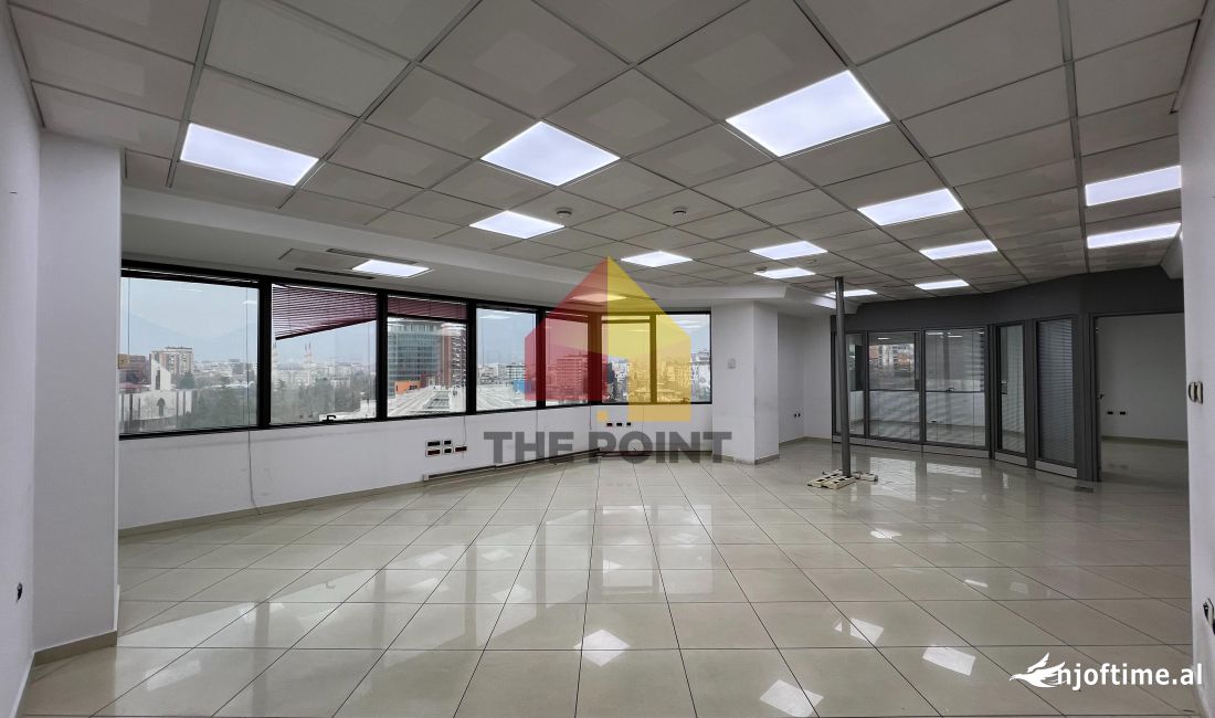 Zyre me qira tek Kullat Binjake - Bulevardi Deshmoret e Kombit